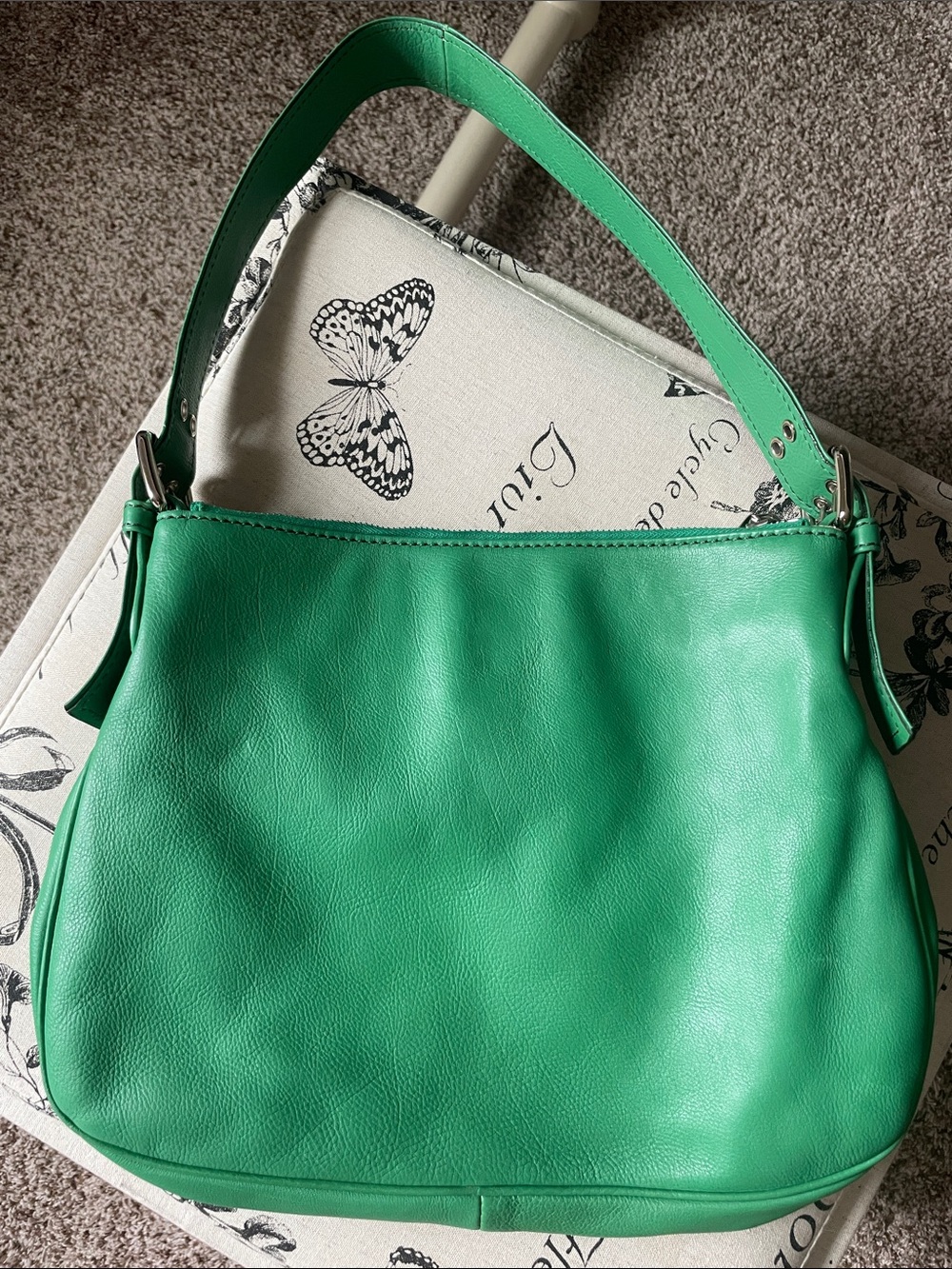 Marc Jacobs Emerald Green Leather Shoulder Bag with Front Pockets - Picture 4 of 14